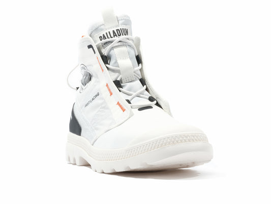 STAR WHITE/BLACK PAMPA TRAVEL LITE RS - Palladium Featured