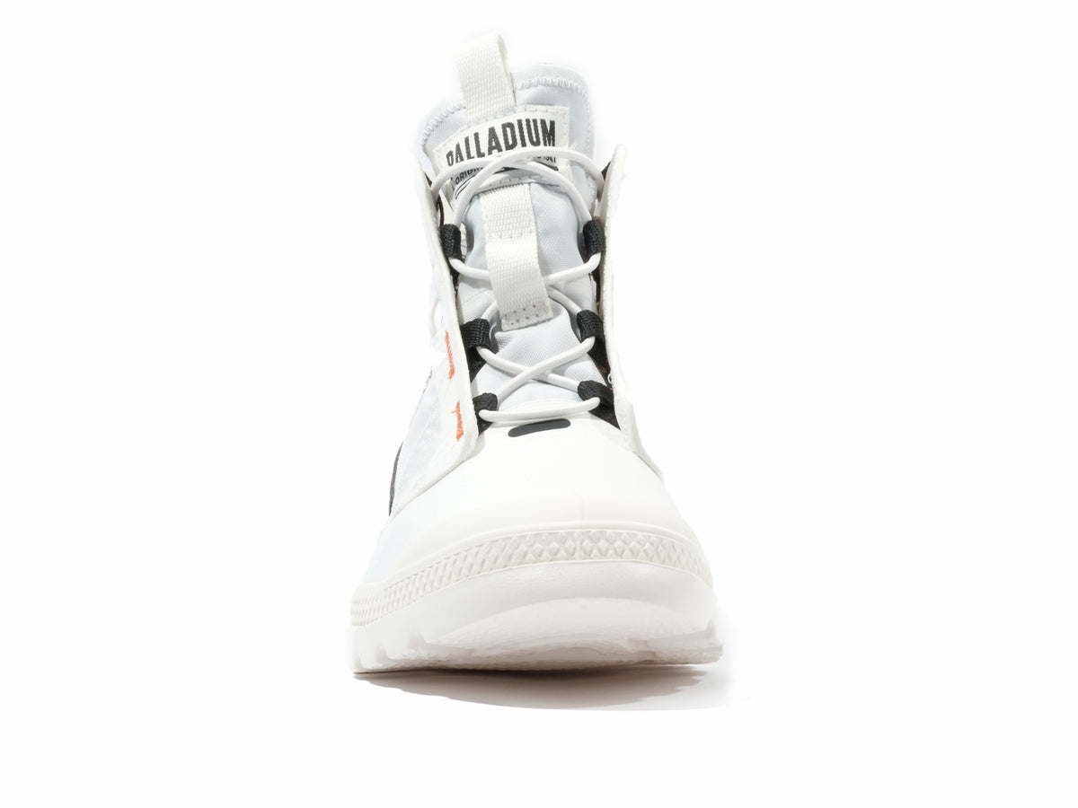STAR WHITE/BLACK PAMPA TRAVEL LITE RS - Palladium Featured