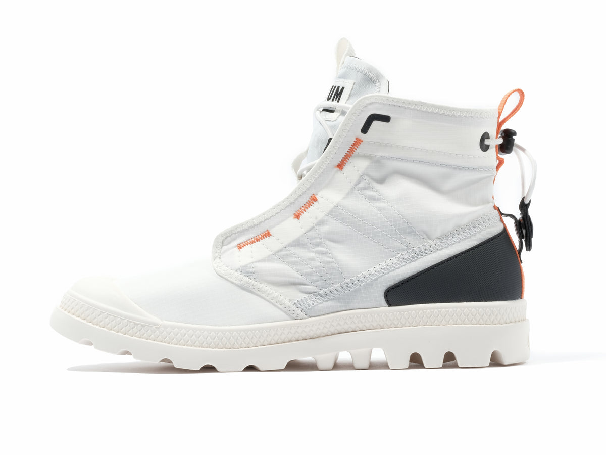STAR WHITE/BLACK PAMPA TRAVEL LITE RS - Palladium Featured