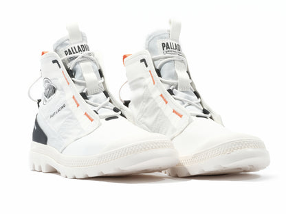 STAR WHITE/BLACK PAMPA TRAVEL LITE RS - Palladium Featured